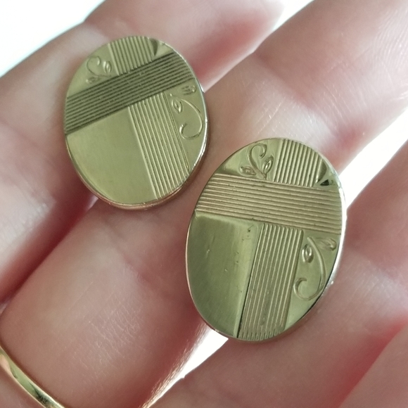 Vintage cufflinks gold tone oval etched design cuff links - Picture 3 of 10